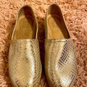 Leather Naturalizer Gold wedge